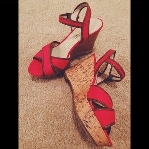 Dana Buchman red/brown/tan wedges